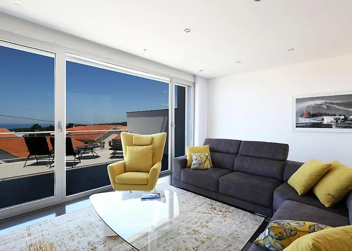 Flipwave House Назаре